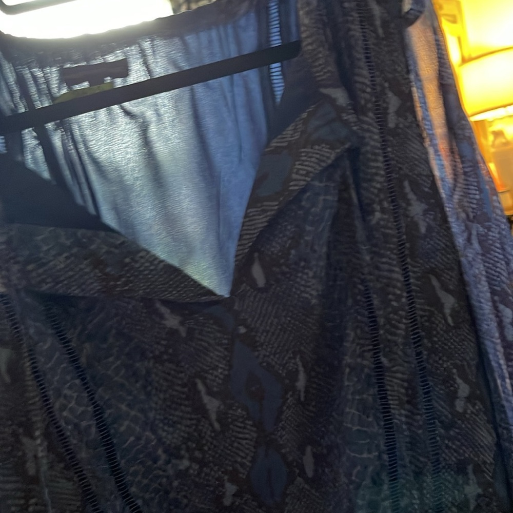 Banana Republic Deep Blue Snake Print Long Sleeve Dress
Womens Size large - Picture 5 of 5